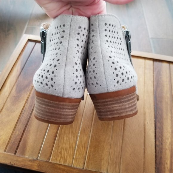 Lucky Brand Perforated Beige Zip Up Ankle Booties - Picture 4 of 11